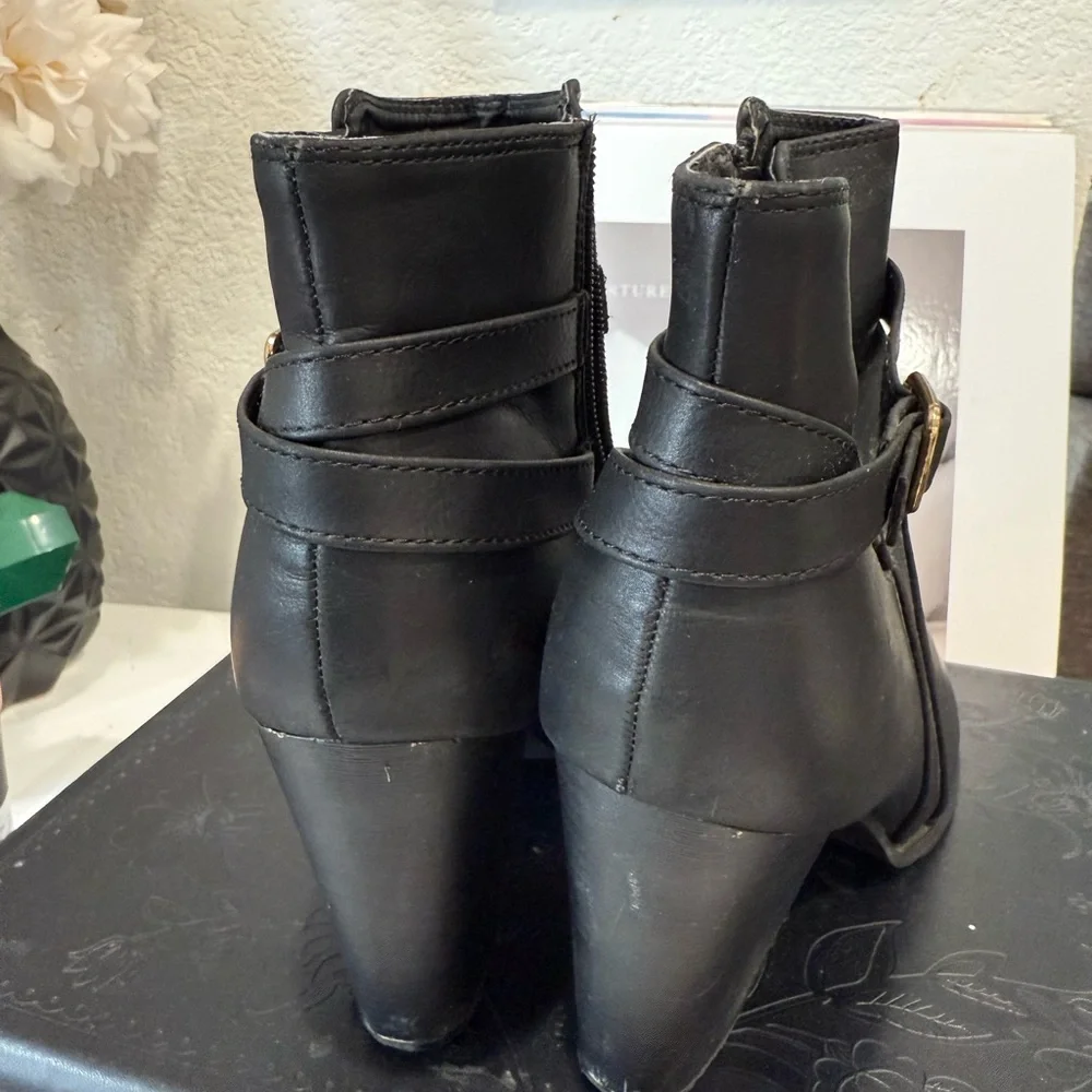 TOP Moda Black Ankle Booties with Chunky Heel - Picture 3 of 6